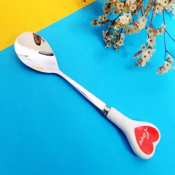 Посуда Креативная многоцветная с длинной ручкой, керамическая ручка в виде сердечек, кухонные принадлежности, ложка для размешивания кофе, десерт для мороженого